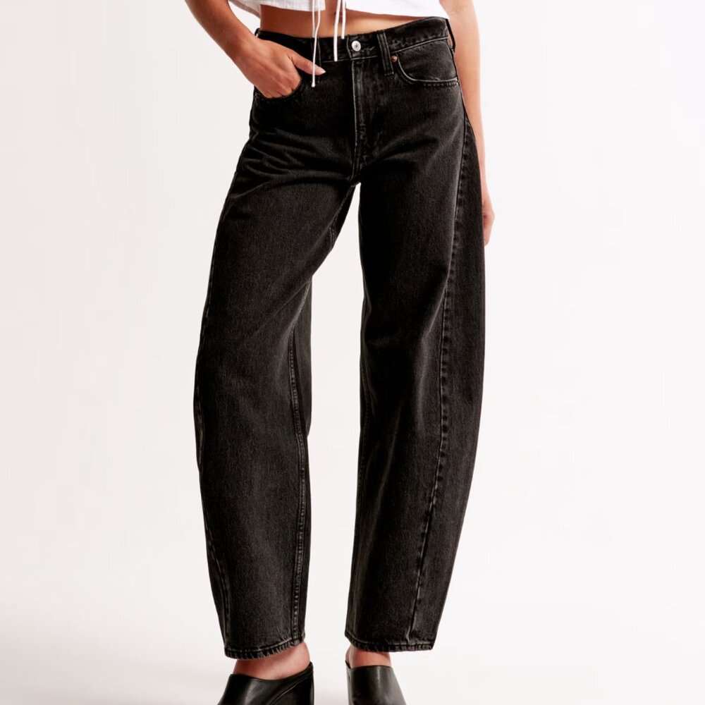 Abercrombie & Fitch Mid Rise Barrel Jeans - Size 26 S Curve Love